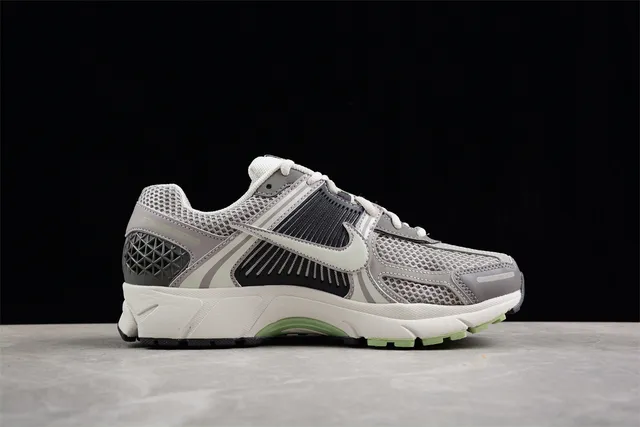 Nike Zoom Vomero 5 Gray Black White Mint Running Shoes 12