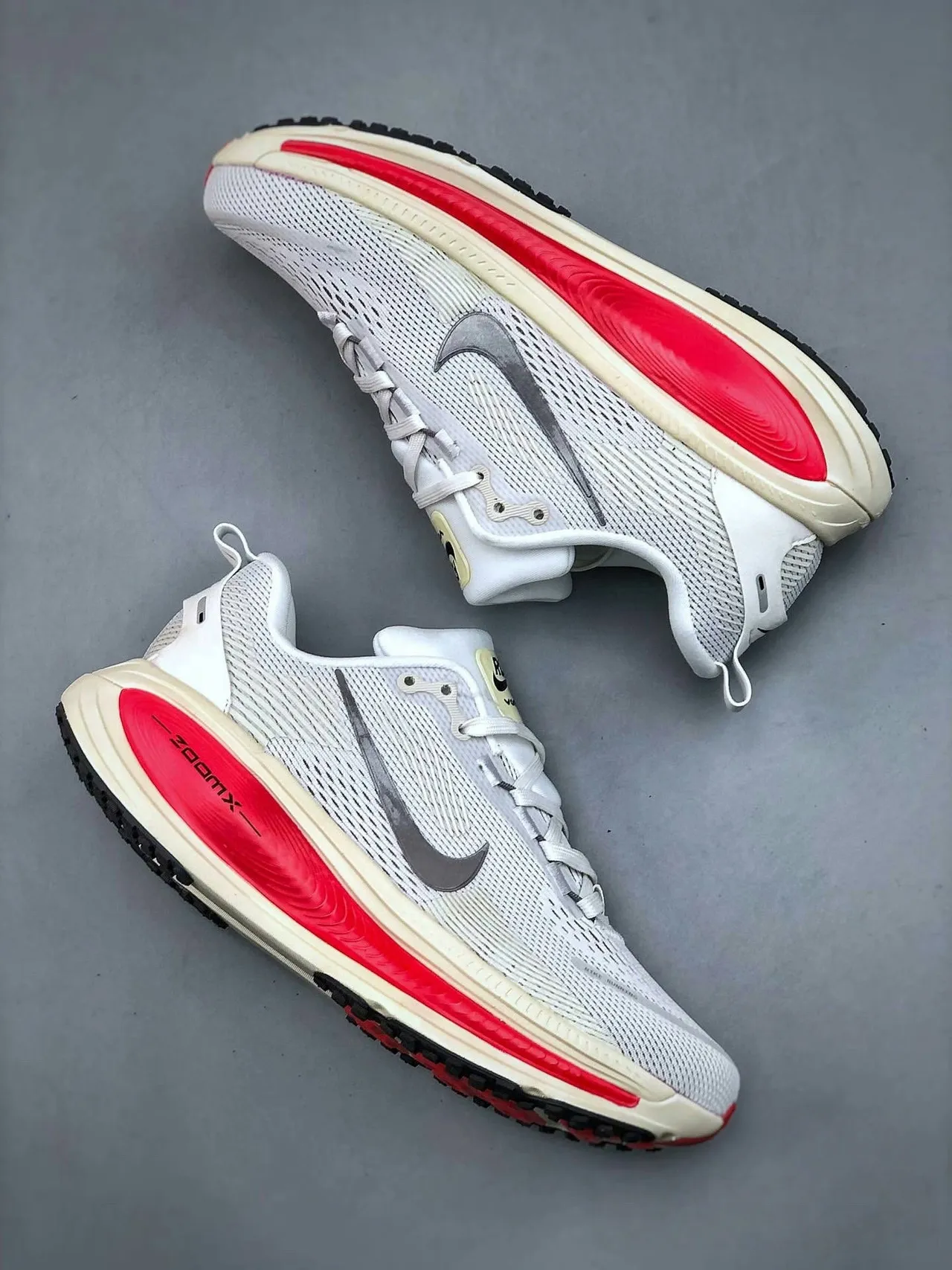 Nike Zoom Vomero 5 Light Gray Red Running Shoes 7