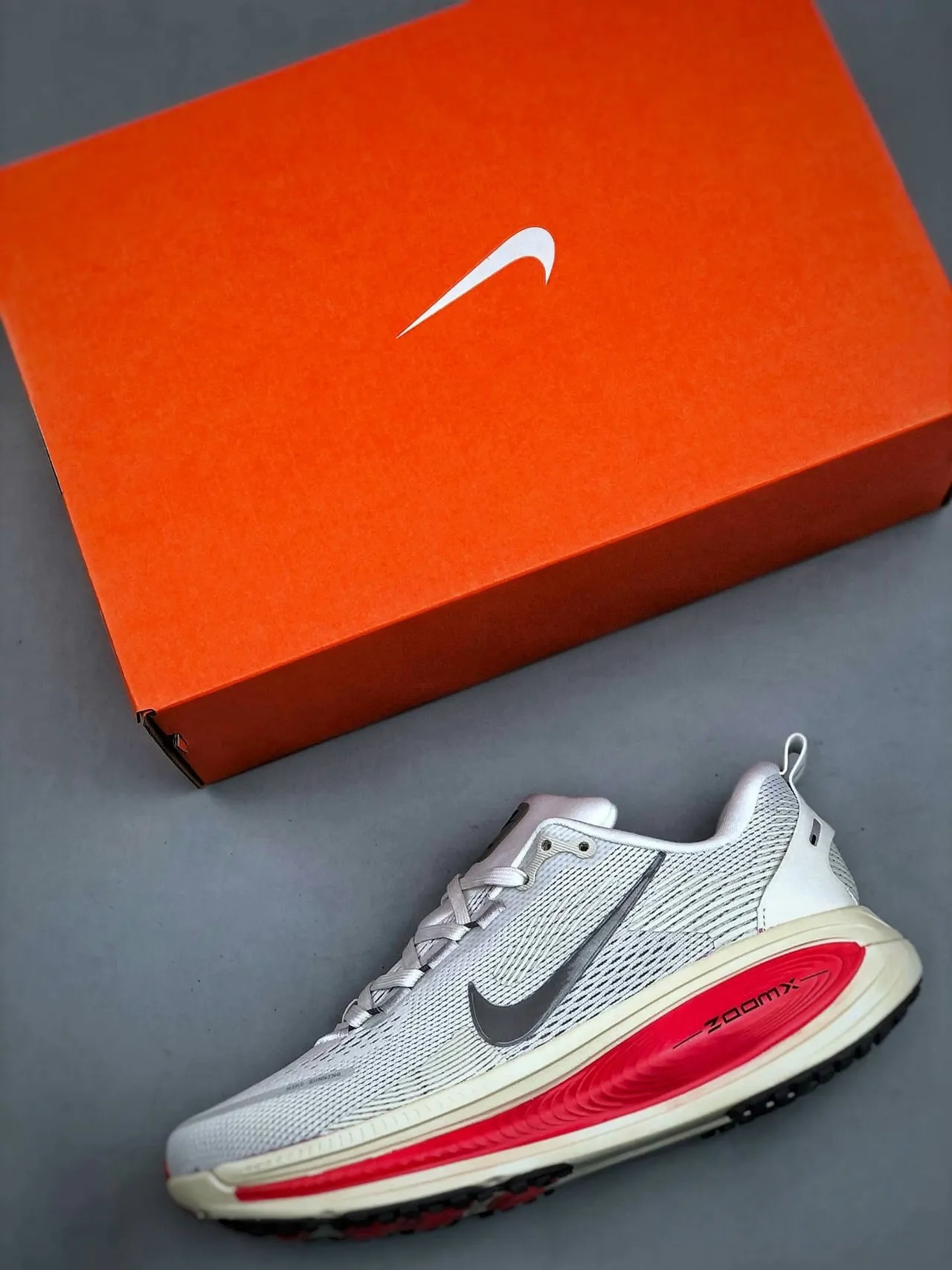 Nike Zoom Vomero 5 Light Gray Red Running Shoes 9