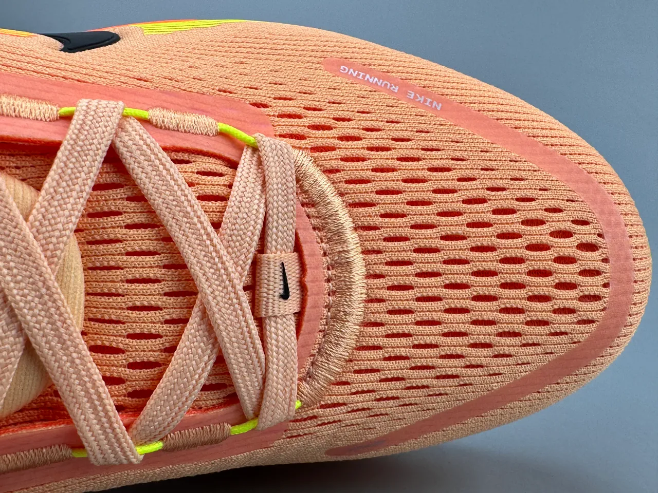 Nike ZoomX Invincible Run Orange Jaune Tissu Mesh Ingénierie Partie Supérieure Motif Ondulé Semelle Intermédiaire Chaussures de Running 4