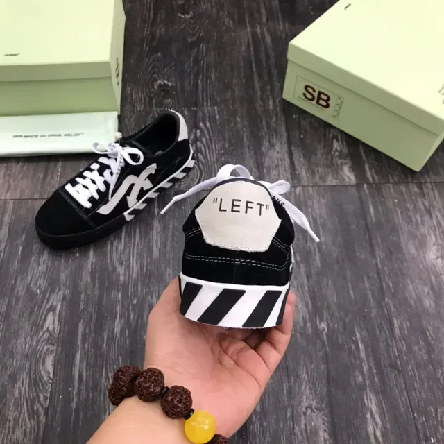 Off-White Arrow Low-Top Black Suede Lifestyle Sneakers 3