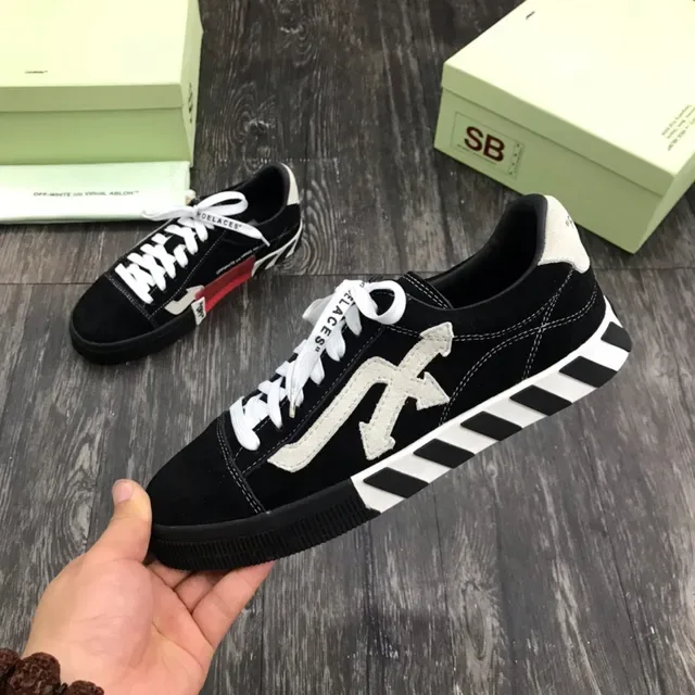 Off-White Arrow Low-Top Black Suede Lifestyle Sneakers 4