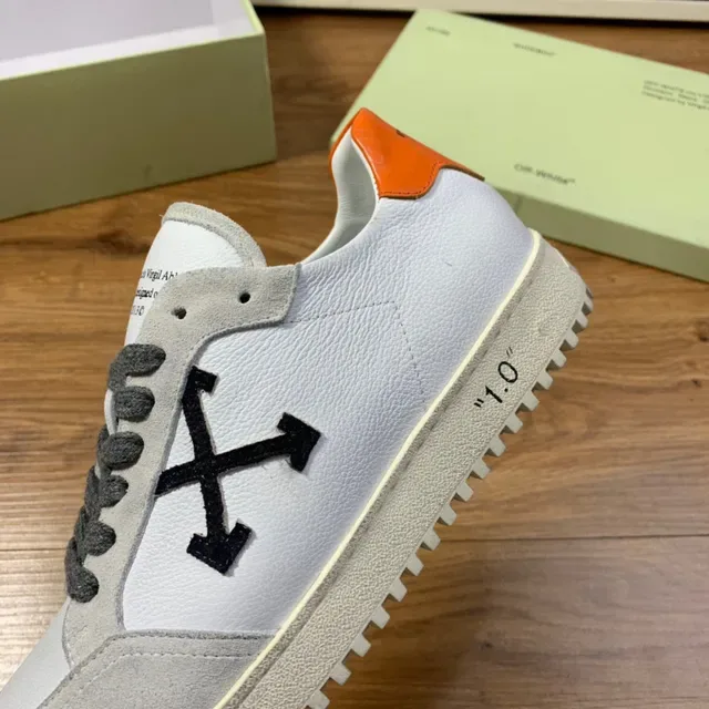 Off-White Gray Low-Top Suede-Leather Panelled Lifestyle Sneakers 3