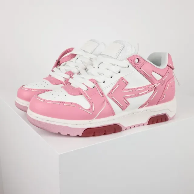 حذاء Off-White لايف ستايل وردي بغرز صناعية وتداخل شعار السهم 2