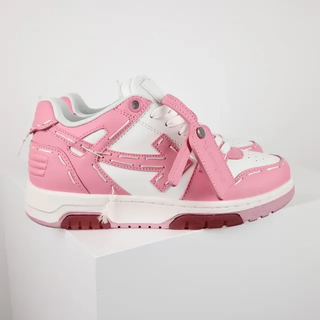 حذاء Off-White لايف ستايل وردي بغرز صناعية وتداخل شعار السهم 3
