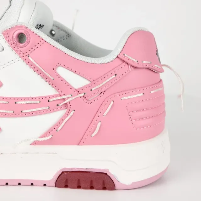 حذاء Off-White لايف ستايل وردي بغرز صناعية وتداخل شعار السهم 4