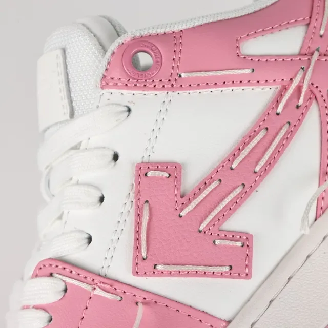 حذاء Off-White لايف ستايل وردي بغرز صناعية وتداخل شعار السهم 6