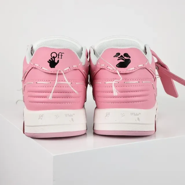 حذاء Off-White لايف ستايل وردي بغرز صناعية وتداخل شعار السهم 8