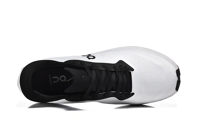 On Cloud Blanco Negro Malla Ingenierizada Parte Superior Superposiciones Contrastantes Zapatos de Running 2