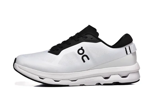 On Cloud Blanco Negro Malla Ingenierizada Parte Superior Superposiciones Contrastantes Zapatos de Running 4