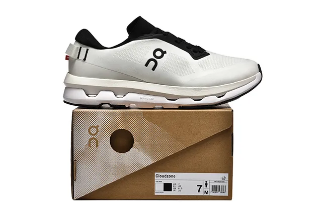 On Cloud blanc et noir empeigne en maille ingenierie sculptée CloudTec medi-soule chaussures de running 5