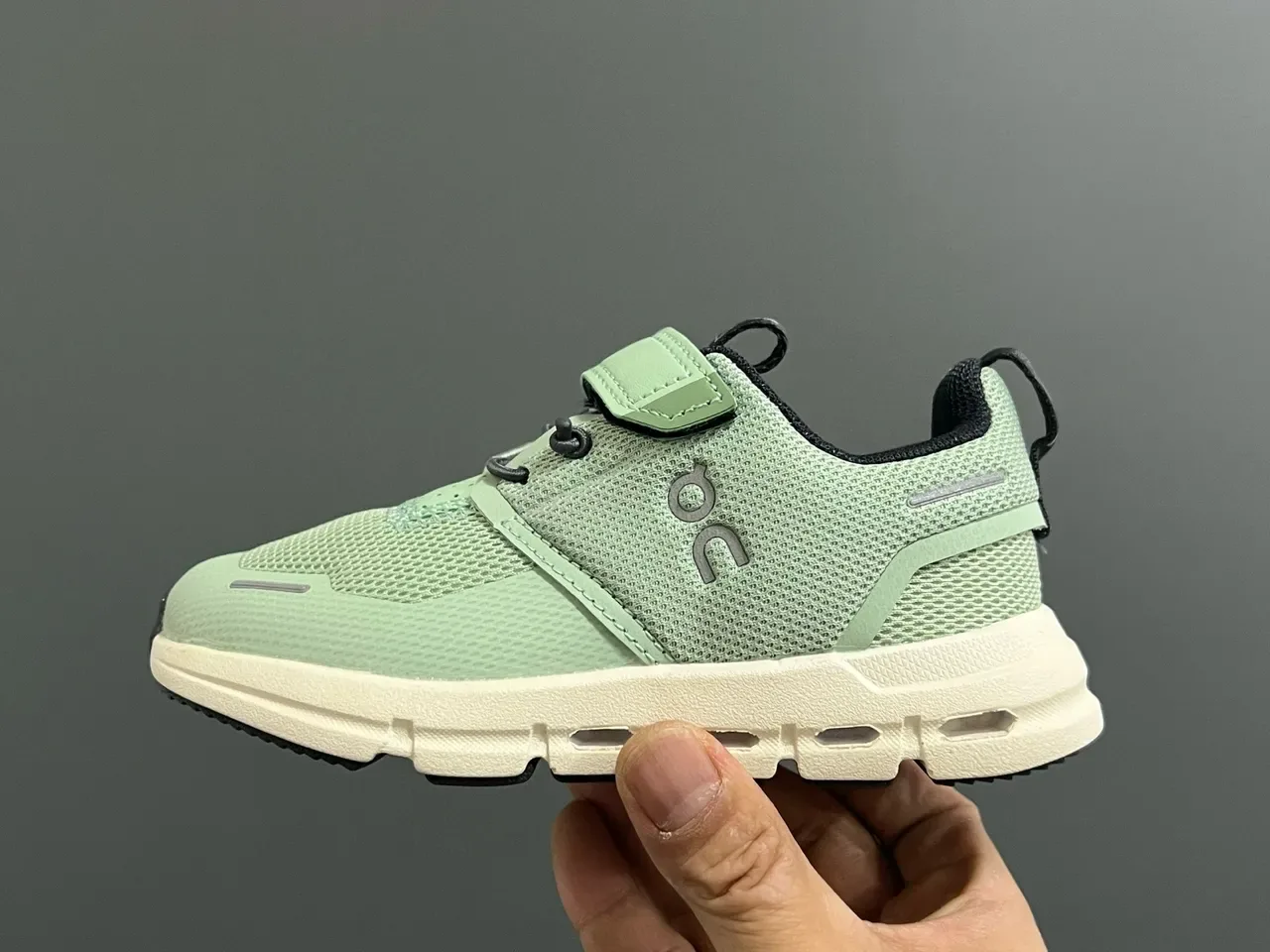 On Cloudmonster Green White Laceless Velcro Strap Breathable Mesh Upper Lifestyle Sneakers 4