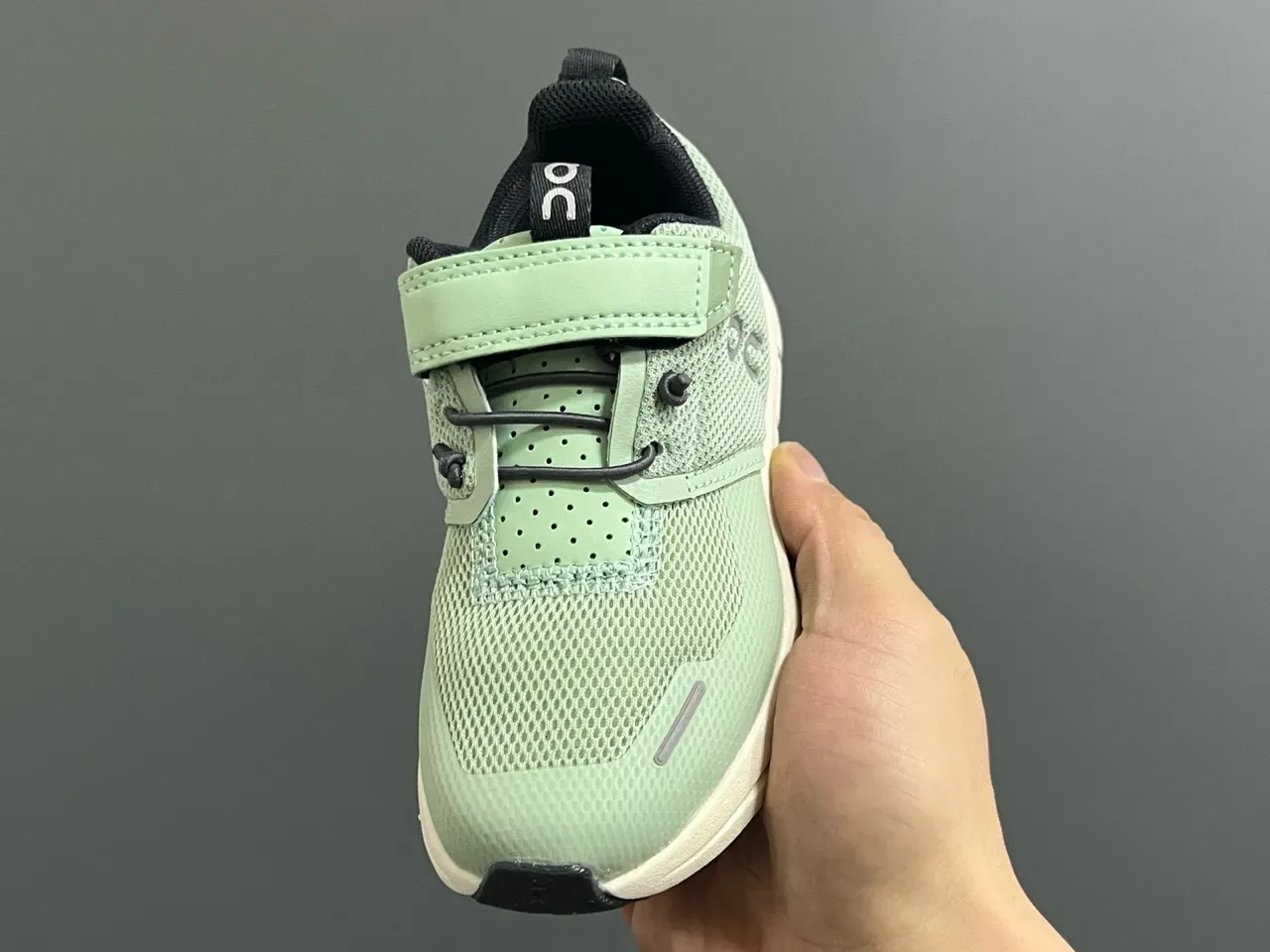 On Cloudmonster Green White Laceless Velcro Strap Breathable Mesh Upper Lifestyle Sneakers 6