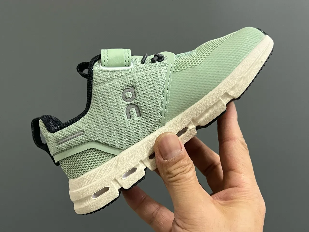 On Cloudmonster Green White Laceless Velcro Strap Breathable Mesh Upper Lifestyle Sneakers 10