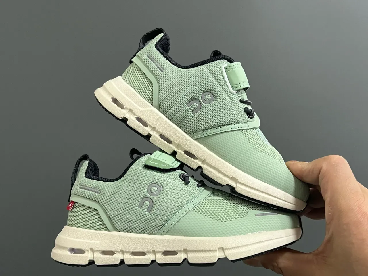 On Cloudmonster Green White Laceless Velcro Strap Breathable Mesh Upper Lifestyle Sneakers 11