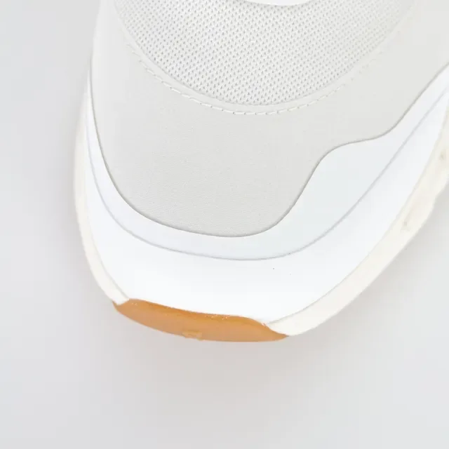 On Cloudmonster Off-White et Orange sneakers lifestyle 5