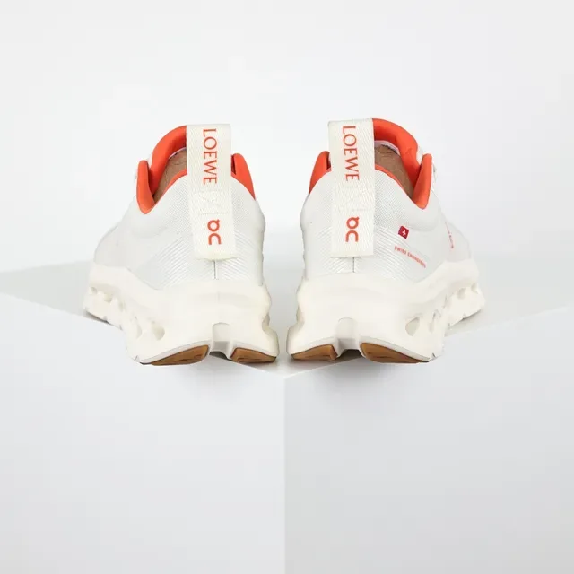 On Cloudmonster Off-White et Orange sneakers lifestyle 8
