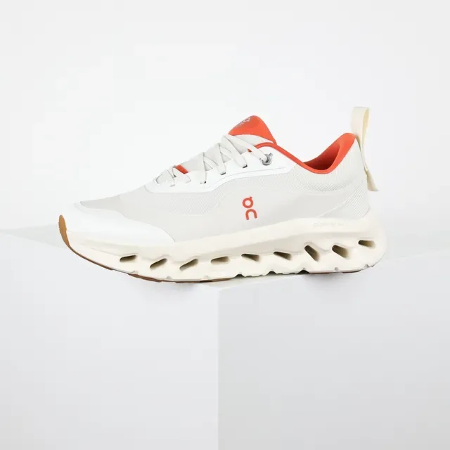 On Cloudmonster Off-White et Orange sneakers lifestyle 9
