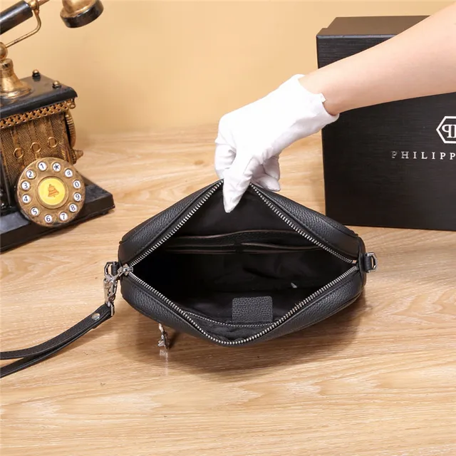 Philipp Plein Noir Argent Cuir Texturé Pebble Hexagonal Plaque Logo PP Sac Messager 4