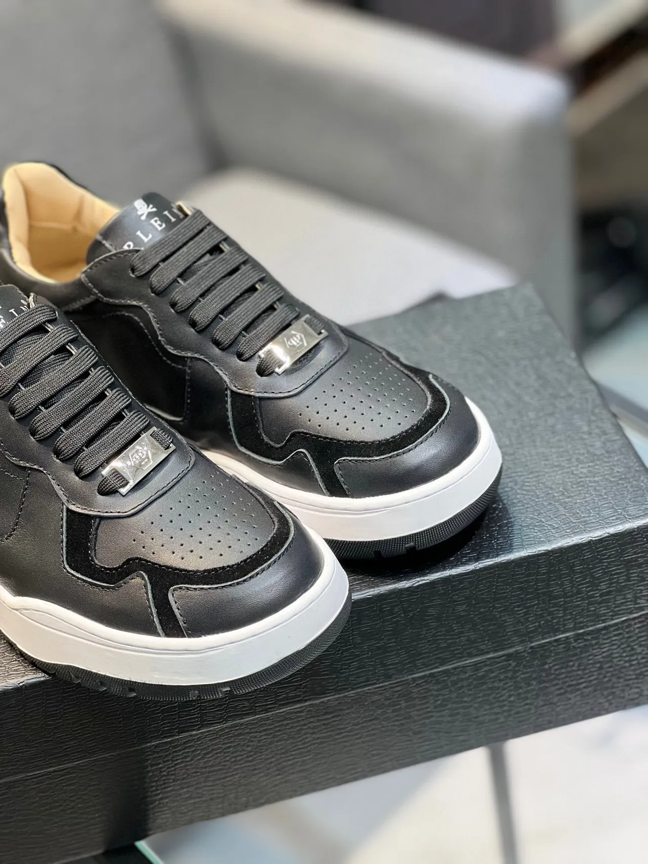 Philipp Plein Lifestyle Sneaker Negro Blanco Hexagonal PP Logo Cuero Y Ante Parte Superior Lifestyle Sneakers 8