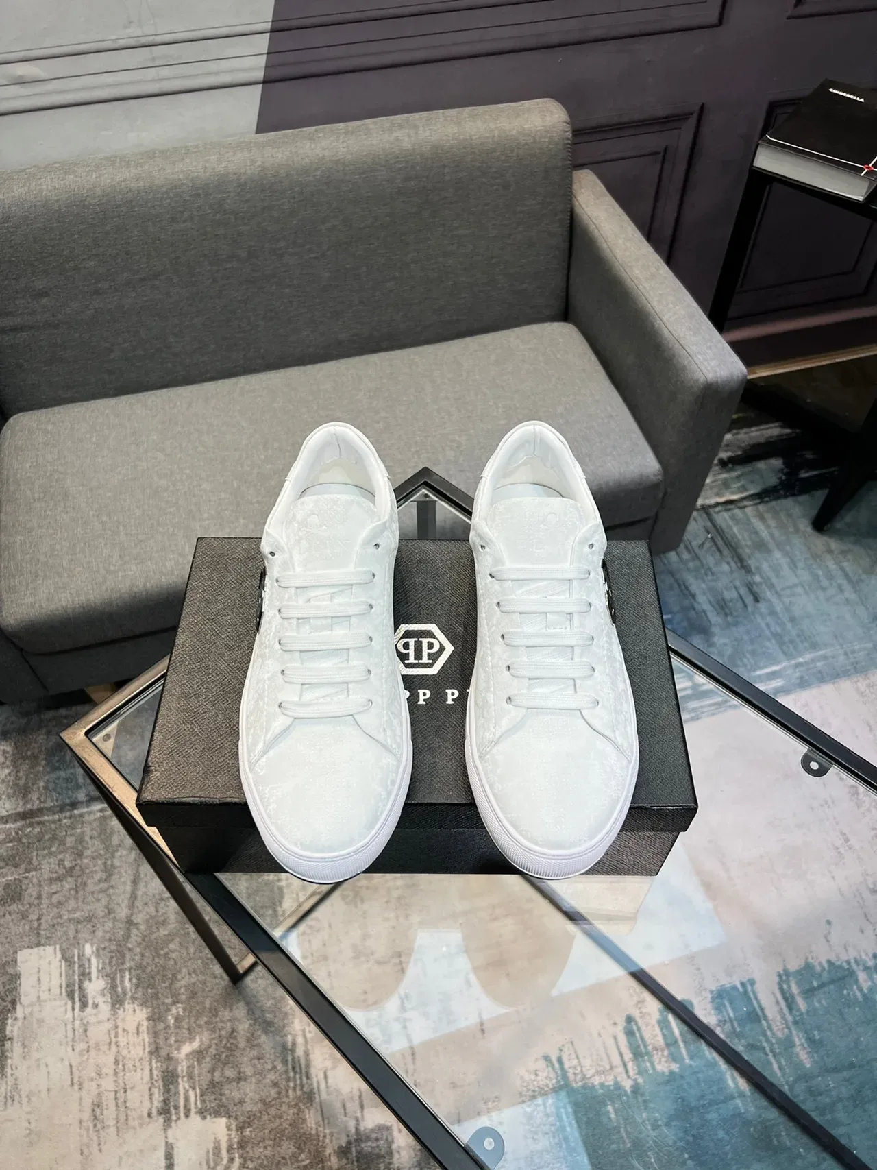 Philipp Plein জীবনযাত্রা স্নিকার সাদা রূপালী নিম্ন টপ স্যুড টেক্সচার্ড জীবনযাত্রা স্নিকার 3