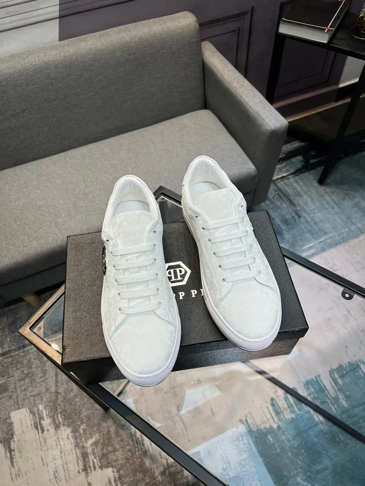 Philipp Plein জীবনযাত্রা স্নিকার সাদা রূপালী নিম্ন টপ স্যুড টেক্সচার্ড জীবনযাত্রা স্নিকার 5
