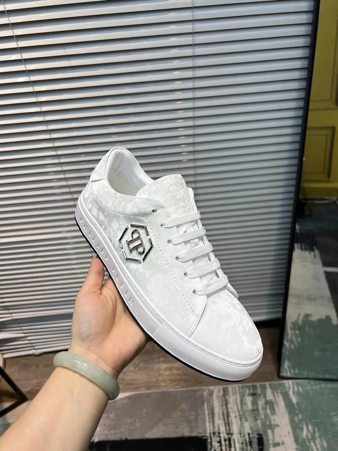 Philipp Plein জীবনযাত্রা স্নিকার সাদা রূপালী নিম্ন টপ স্যুড টেক্সচার্ড জীবনযাত্রা স্নিকার 6