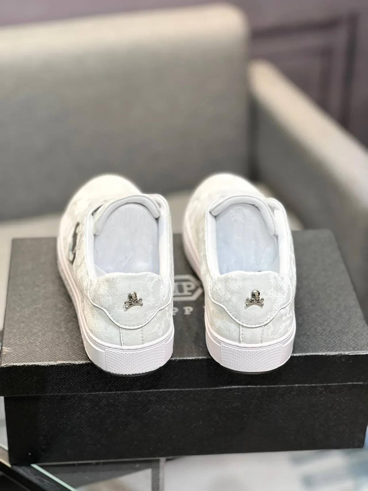 Philipp Plein জীবনযাত্রা স্নিকার সাদা রূপালী নিম্ন টপ স্যুড টেক্সচার্ড জীবনযাত্রা স্নিকার 8