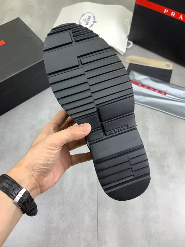 Prada काला चमकदार चमड़े की कैप टो ऑक्सफोर्ड जूते 2