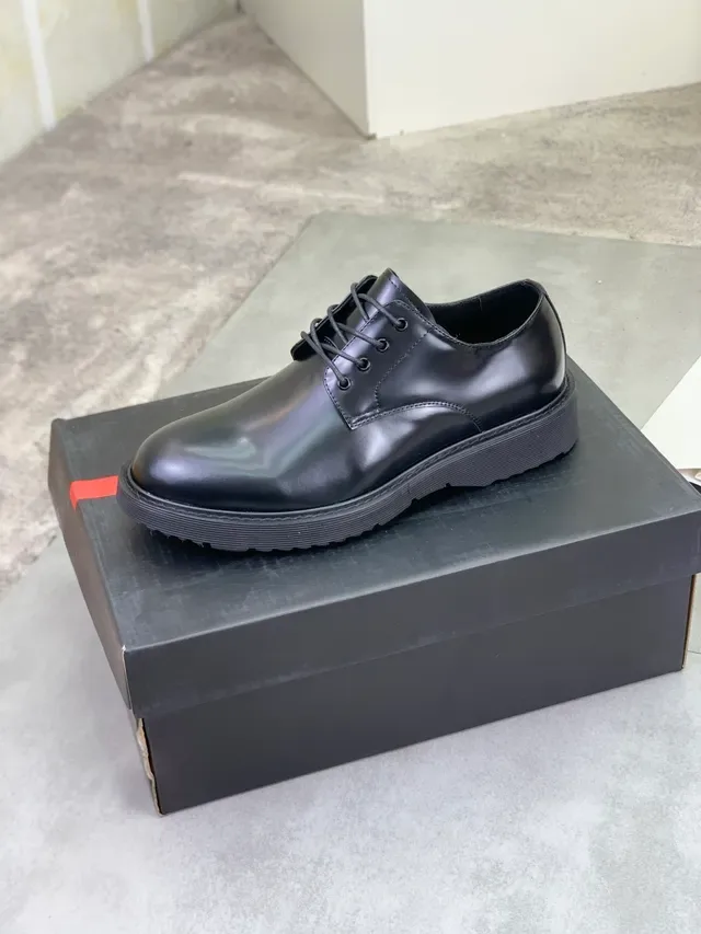 Prada काला चमकदार चमड़े की कैप टो ऑक्सफोर्ड जूते 4