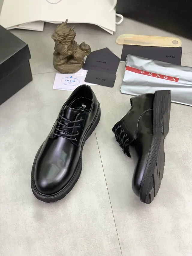 Prada काला चमकदार चमड़े की कैप टो ऑक्सफोर्ड जूते 5
