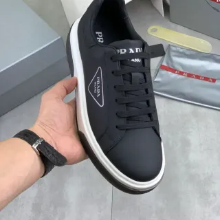 Prada Cloudbust 黑白生活方式运动鞋