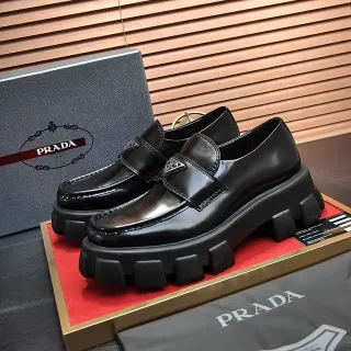 Prada Cloudbust 黑色专利乐福鞋