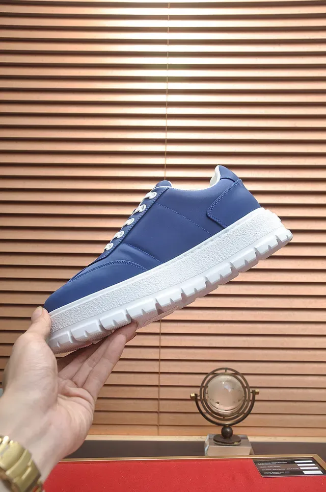 Prada Cloudbust sneakers lifestyle bleu et blanc 5