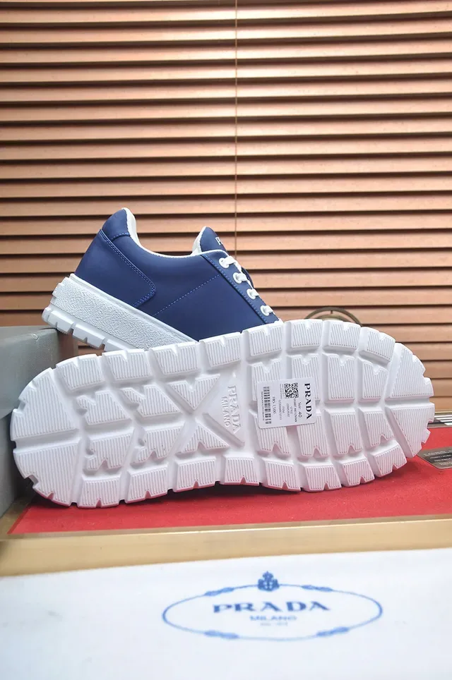Prada Cloudbust sneakers lifestyle bleu et blanc 7