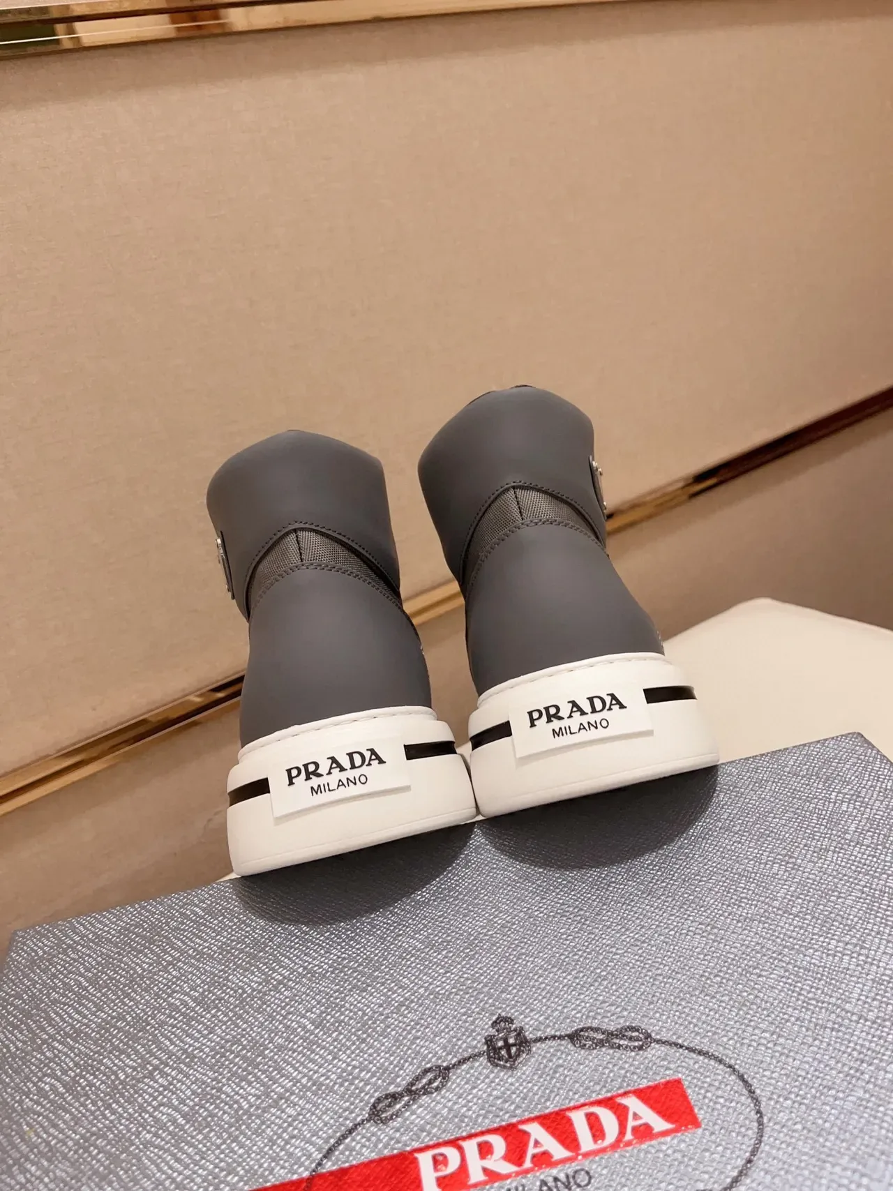 Prada Cloudbust 灰色皮革-纺织平台生活方式运动鞋 3