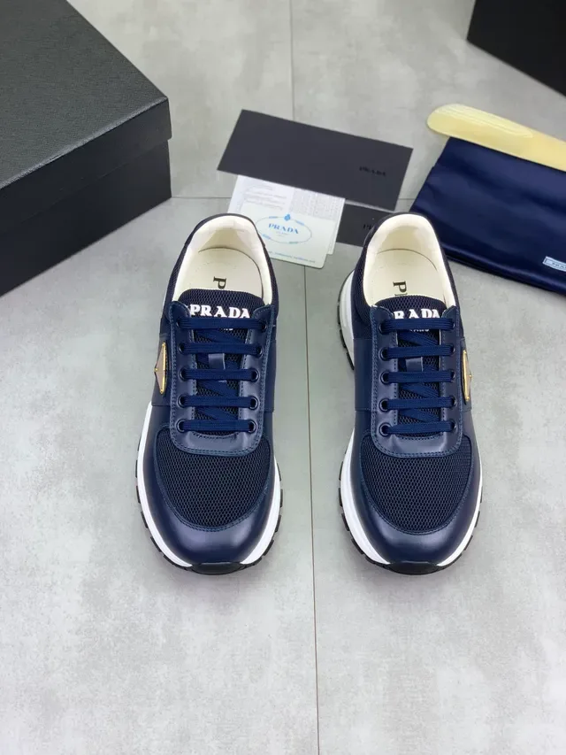 Prada Cloudbust নেভি হোয়াইট মেশ এবং চামড়া উপর গোল্ড-টোন ত্রিভুজাকার লোগো লাইফস্টাইল স্নিকার 6