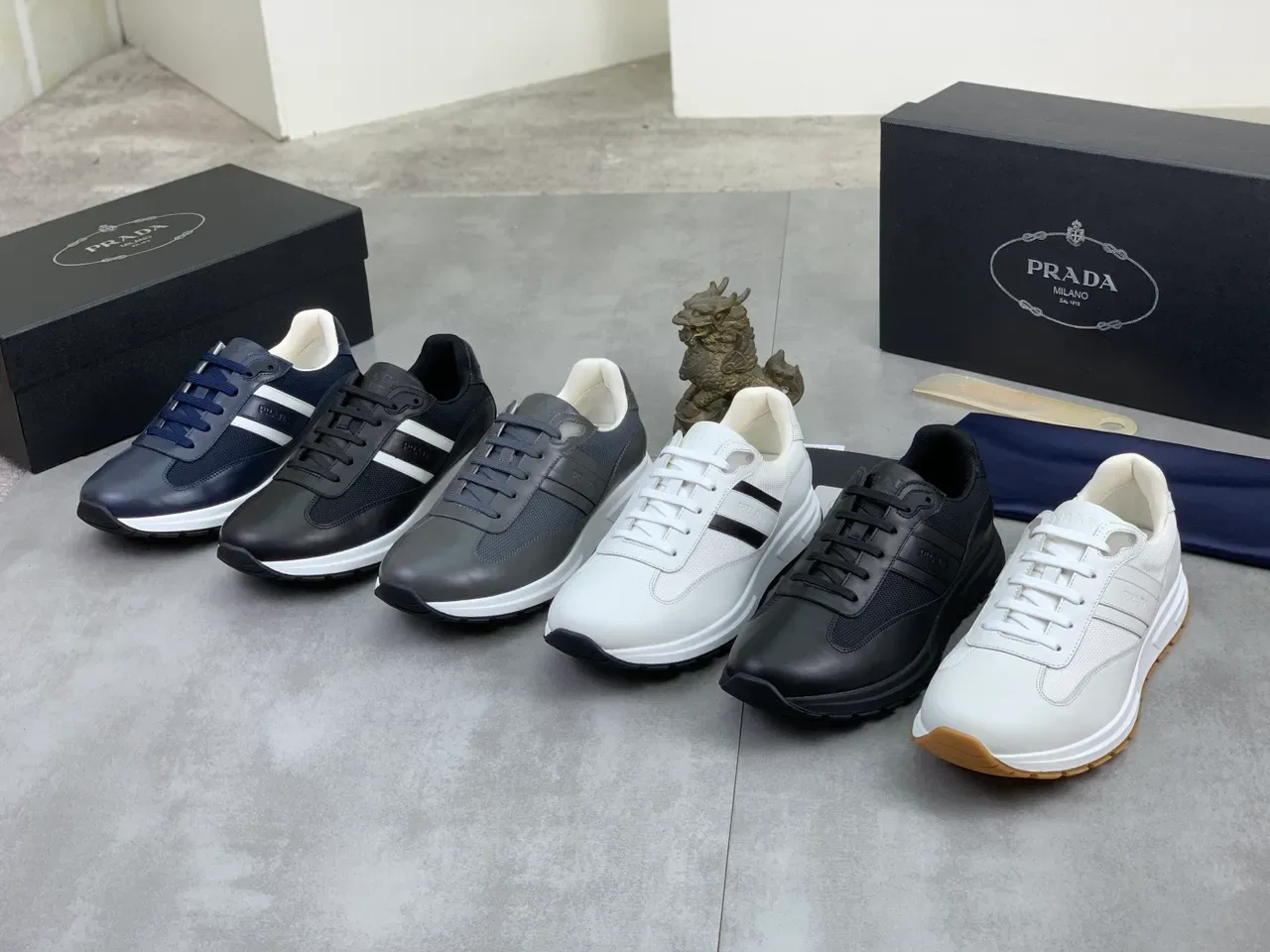 Prada Sneakers Cuir Mesh Gris Foncé et Navy 2