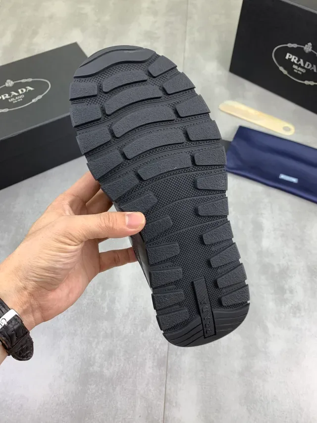 Prada Sneakers Cuir Mesh Gris Foncé et Navy 4