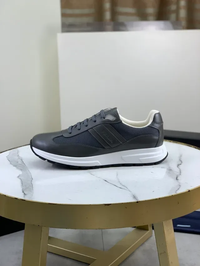 Prada Sneakers Cuir Mesh Gris Foncé et Navy 6