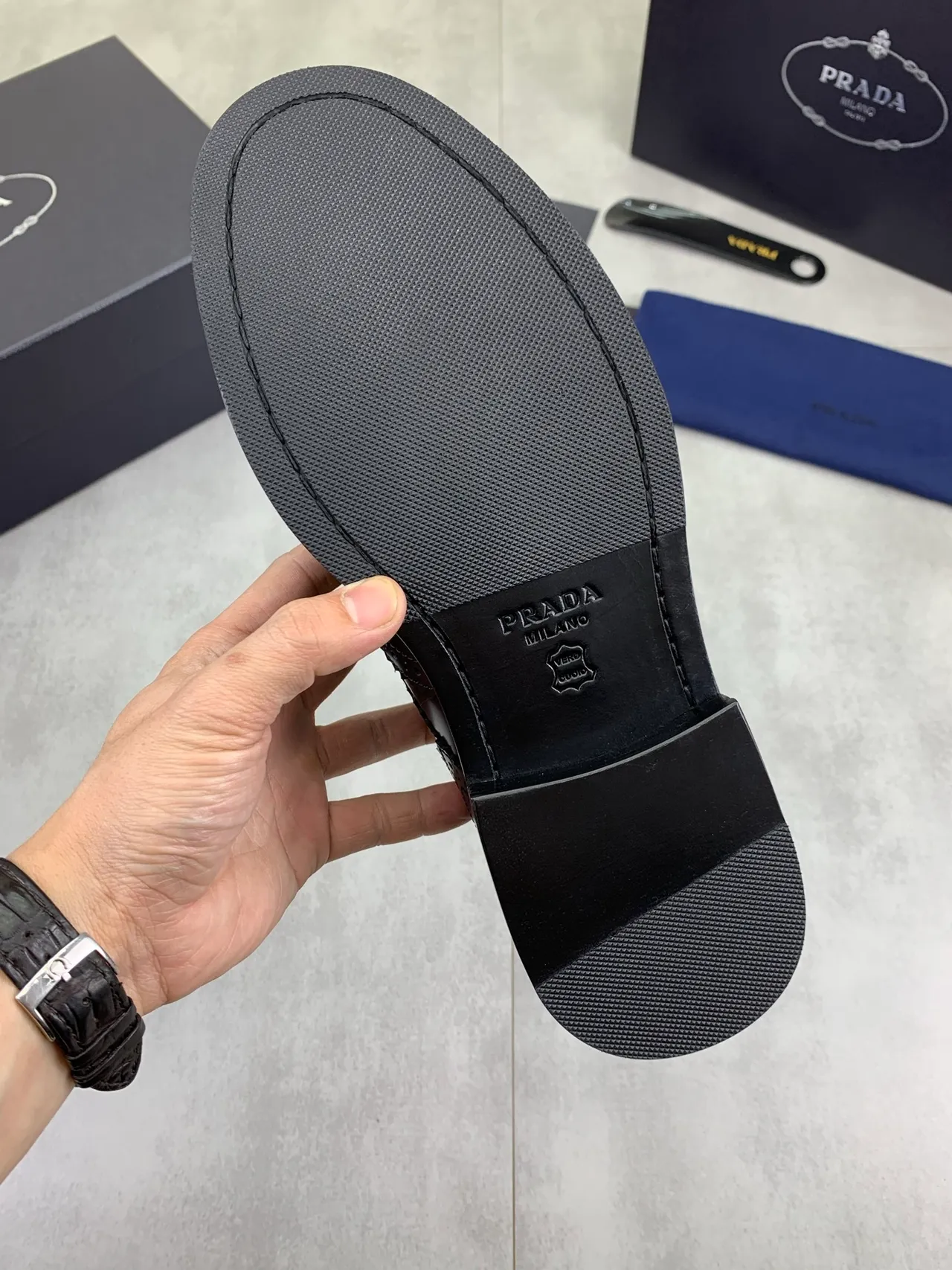 Prada 全布洛格翼型 黑色皮革 布洛格鞋 3