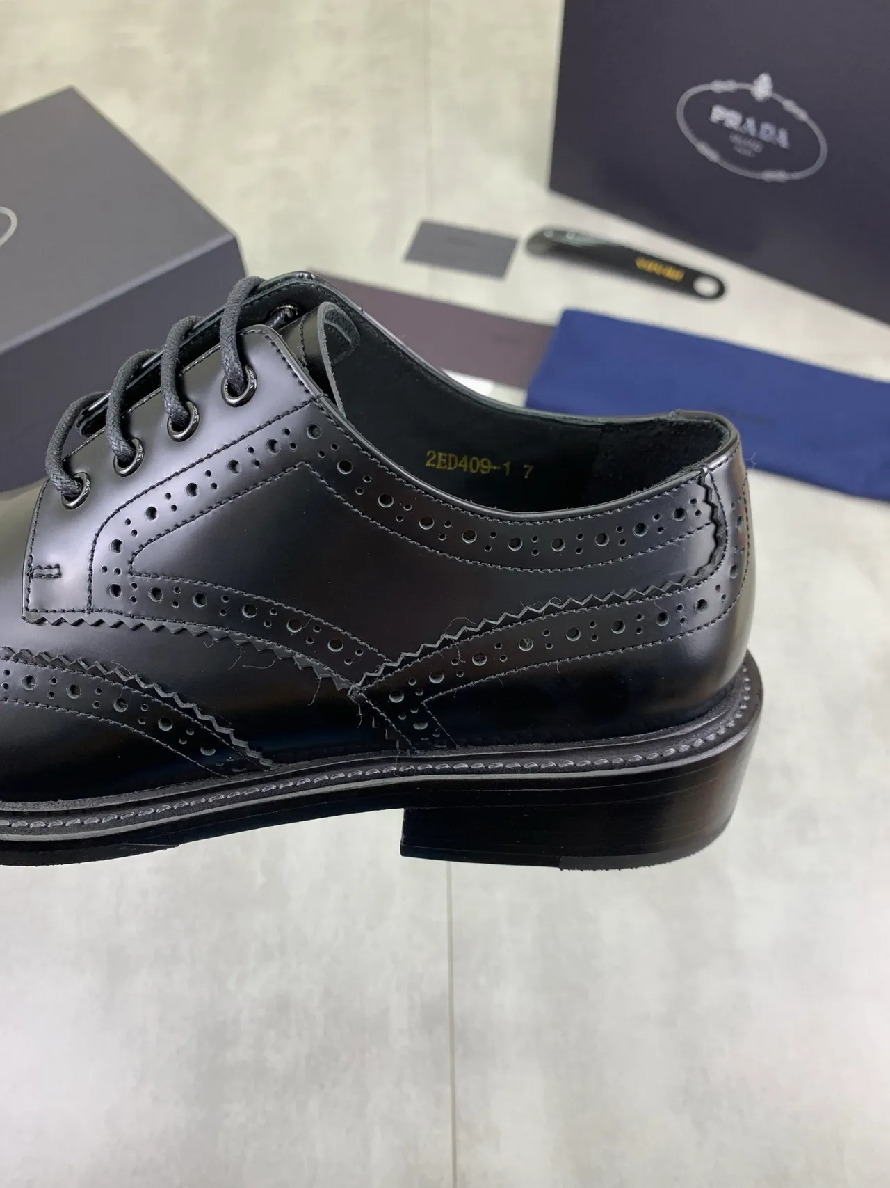 Prada 全布洛格翼型 黑色皮革 布洛格鞋 4