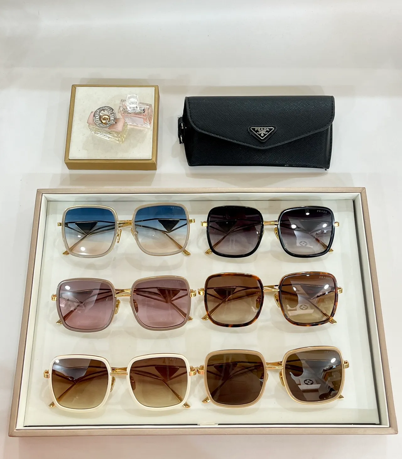 Prada Lunettes de Soleil Or Brun Monture Carrée Métal 4