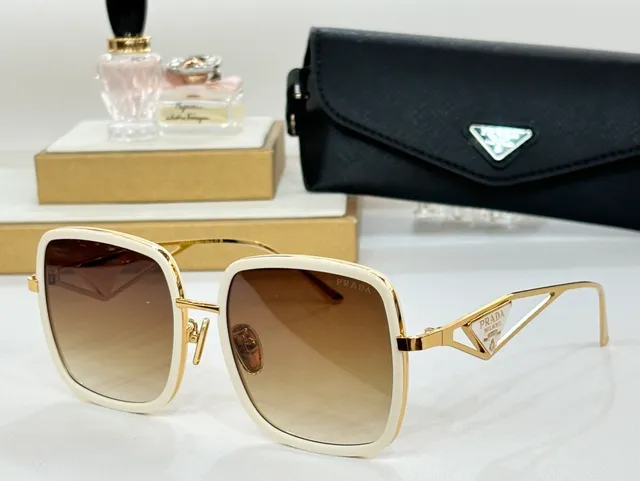 Prada Lunettes de Soleil Or Brun Monture Carrée Métal 5