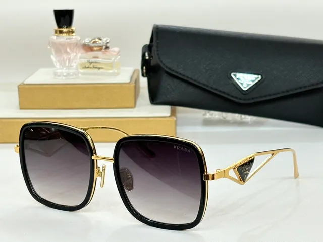 Prada Lunettes de Soleil Or Brun Monture Carrée Métal 7
