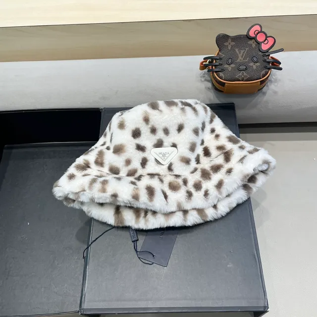 Prada Beret de Pelo Sintético com Estampa de Leopardo 2