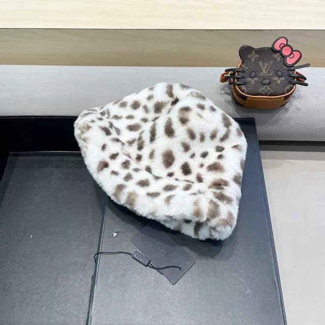 Prada Beret de Pelo Sintético com Estampa de Leopardo 3