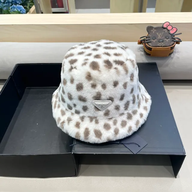 Prada Beret de Pelo Sintético com Estampa de Leopardo 4