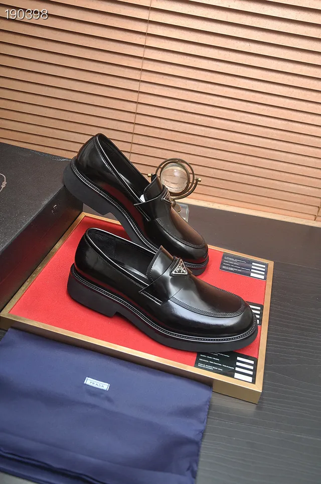 Prada 抛光黑色皮革套脚乐福鞋 7