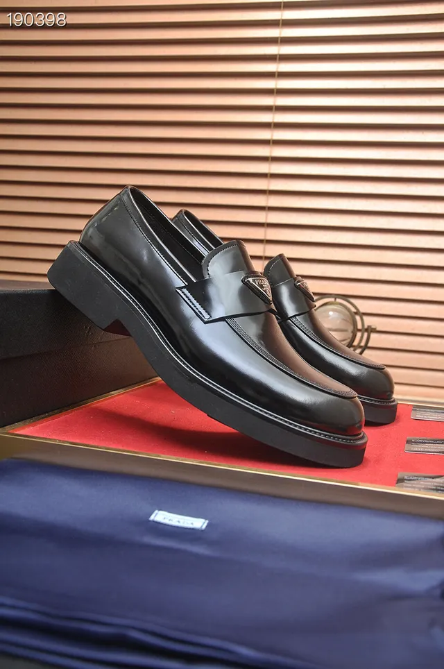 Prada 抛光黑色皮革套脚乐福鞋 8